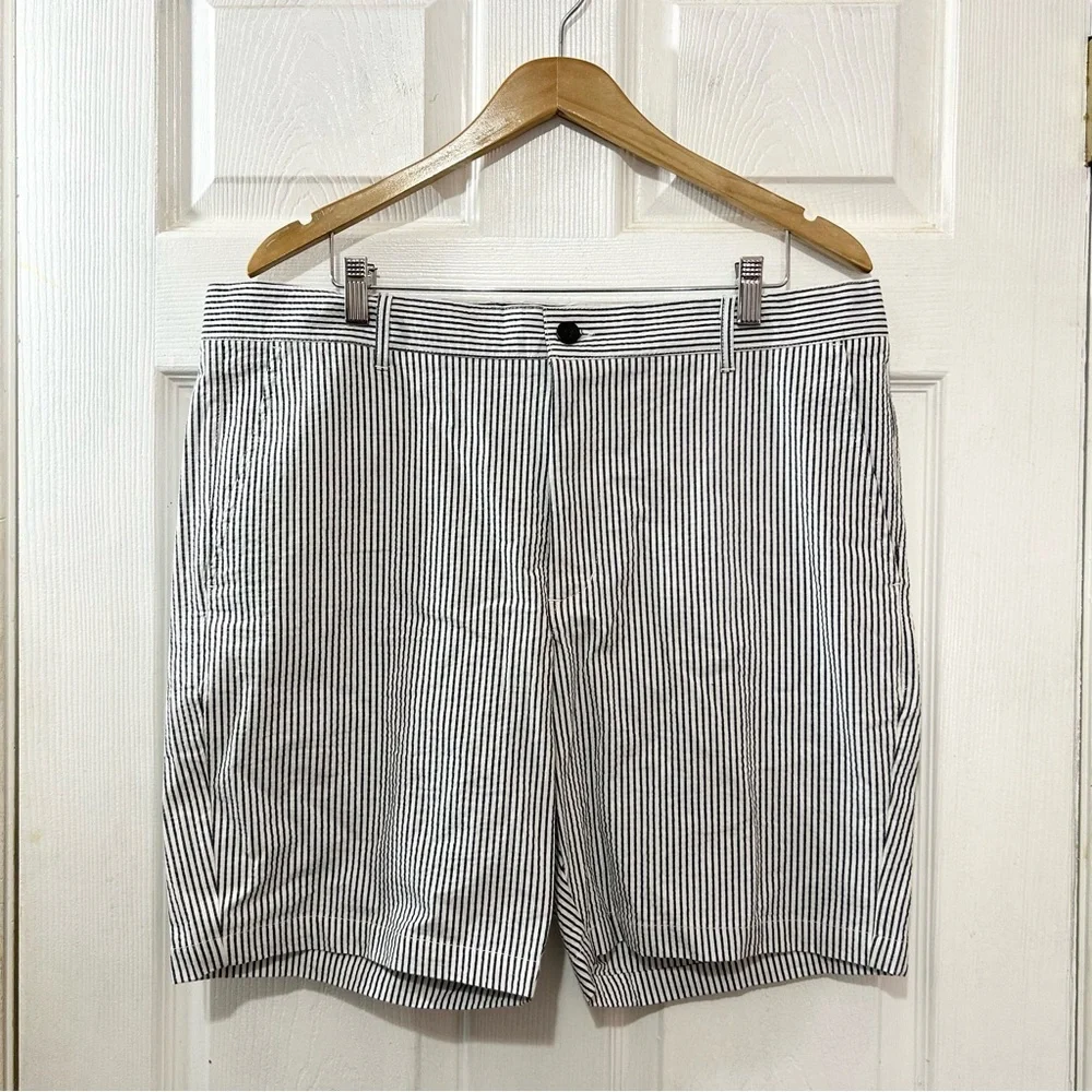 Ben Sherman Men's Striped Flat Front Shorts. Seersucker. Stretch Regular Fit 38W